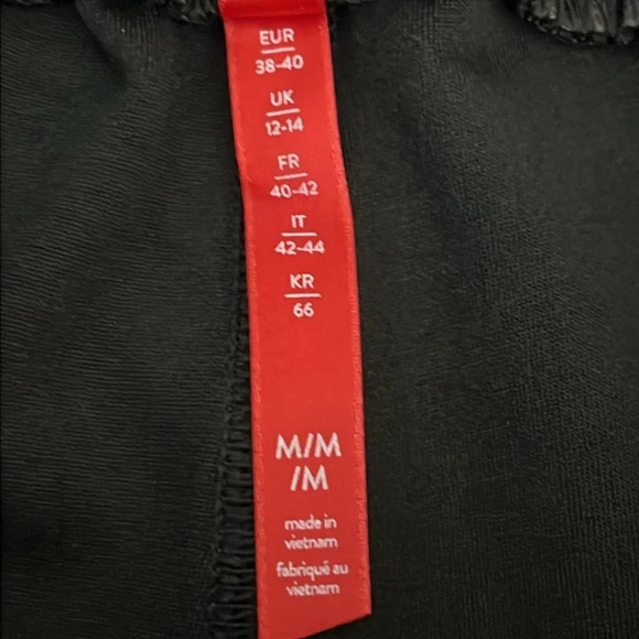 Spanx Leather-Like Jogger Pants in Black - Size Medium - Picture 8 of 10